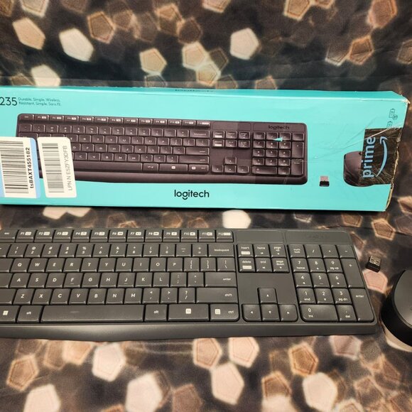 Logitech MK235 Wireless Keyboard and Mouse Combo - Picture 5 of 5